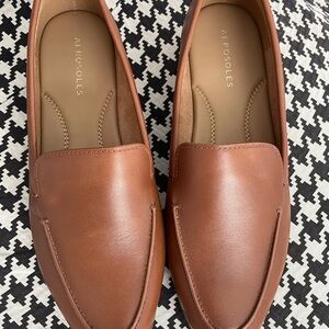 Loafer, Aerosoles soft leather, memory footbed, 9W NOT worn. Ultra flexible.
